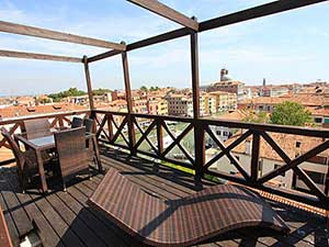 Grand Canal View apartment with attic terrace