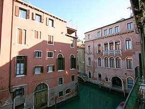 Apartment Palazzo Surian, channel View. Up to 4 people